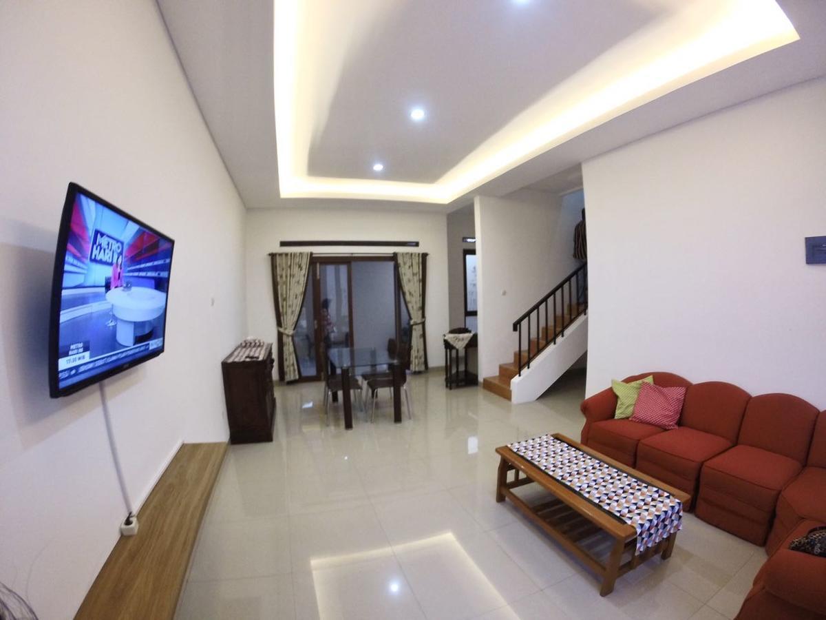 Padma Laguna Guesthouse Baturetno Bagian luar foto