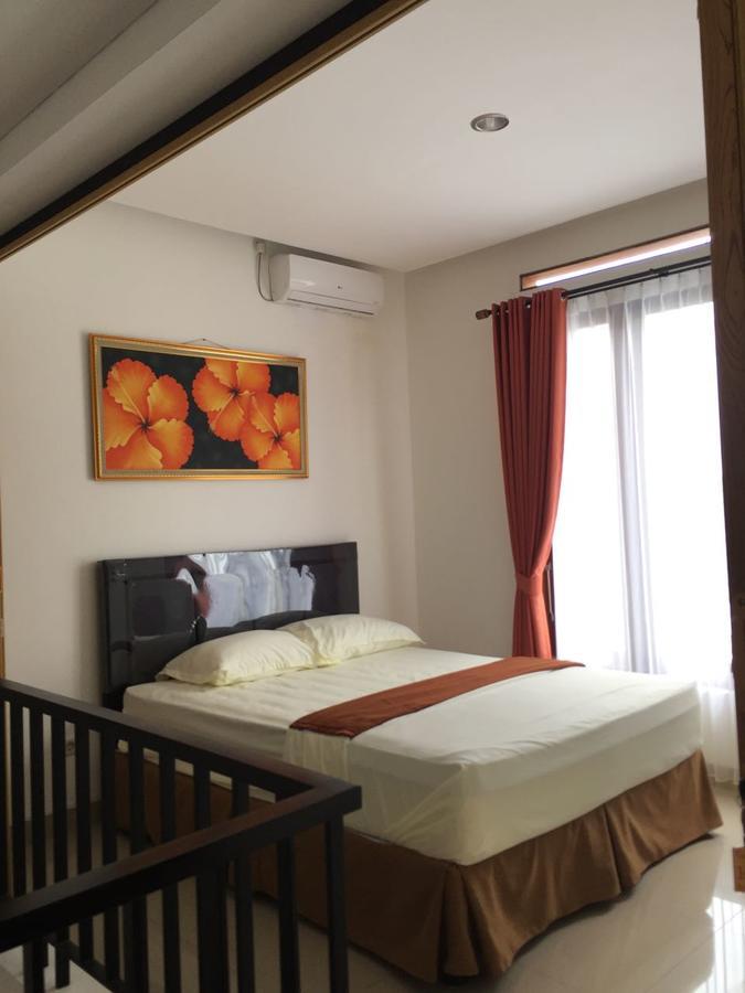 Padma Laguna Guesthouse Baturetno Bagian luar foto